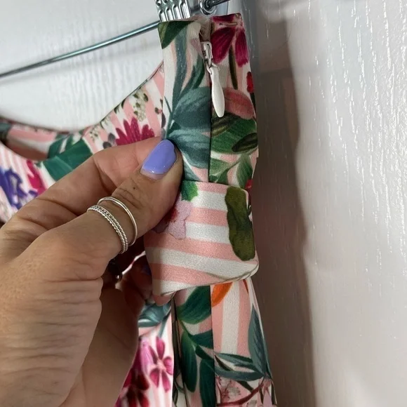 Gianni & Bini Striped Floral Wide Leg Belted Pants | Size 8 - Picture 7 of 13